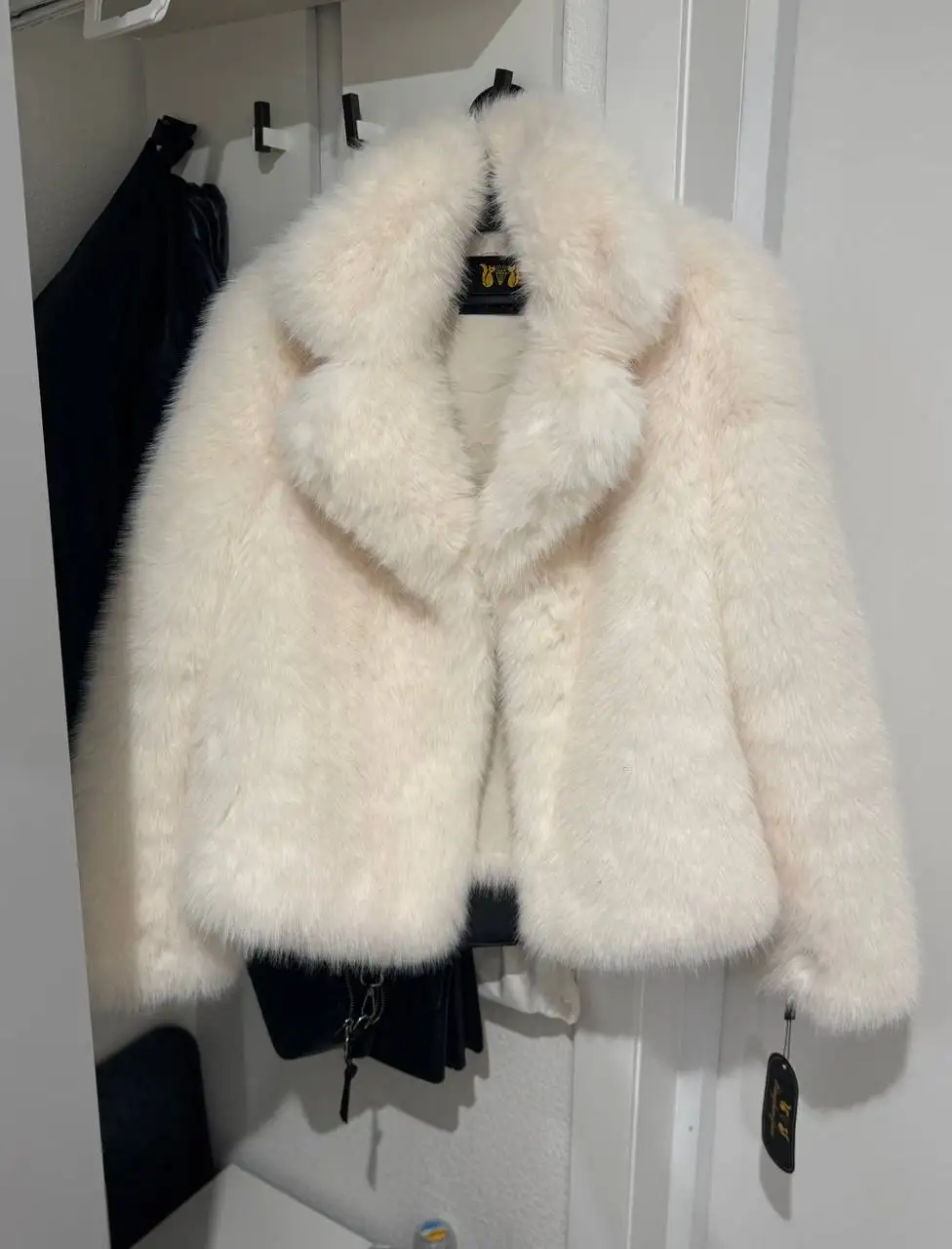 Продажа женской экошубы и пальто на зиму - Верхняя одежда (Одежда) в Подольск