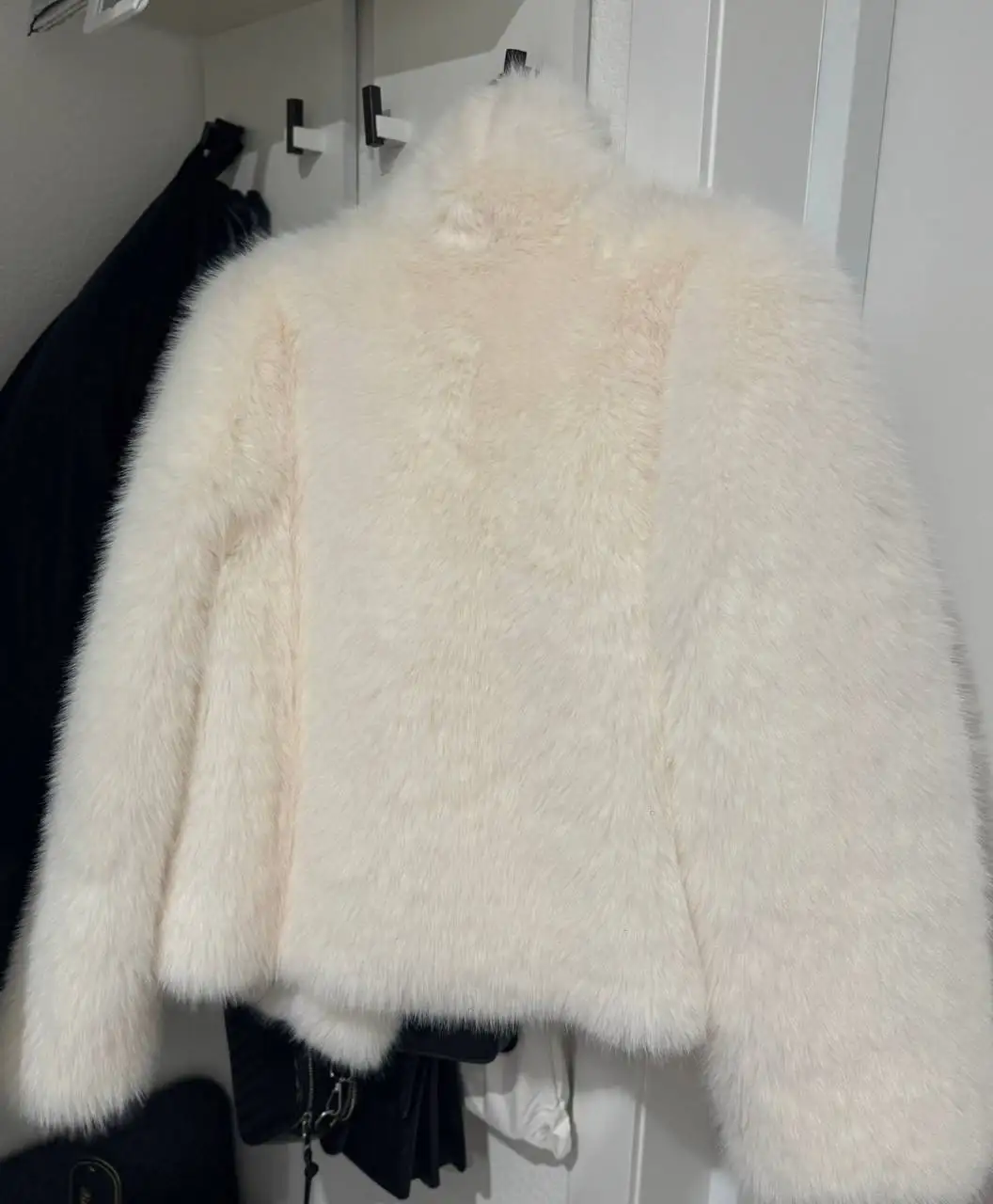 Продажа женской экошубы и пальто на зиму - Верхняя одежда (Одежда) в Подольск