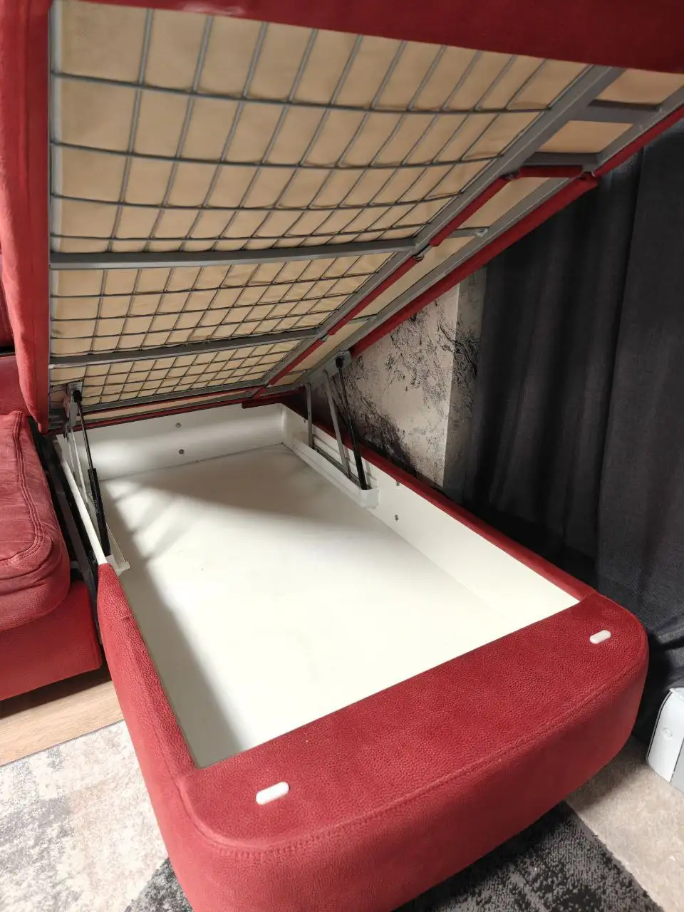 Продается угловой диван красного цвета - Для дома и дачи в Неизвестно