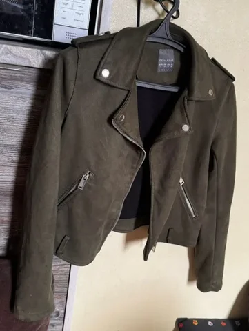 Косуха молодёжная размер 40-42 в идеальном состоянии - Брюки в Москва