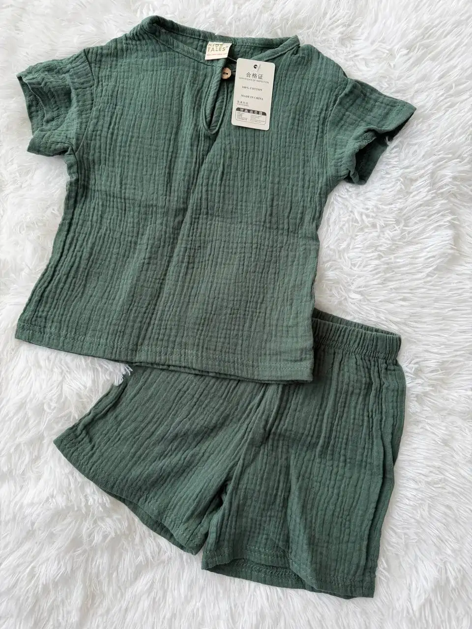 Продам летний костюм и джинсовый комбинезон - Детская одежда (Одежда) в Дрожжино