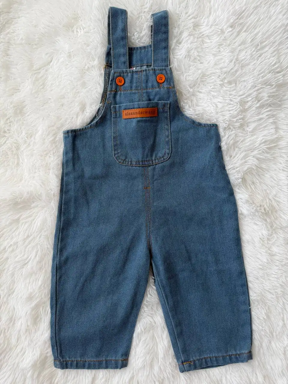 Продам летний костюм и джинсовый комбинезон - Детская одежда (Одежда) в Дрожжино