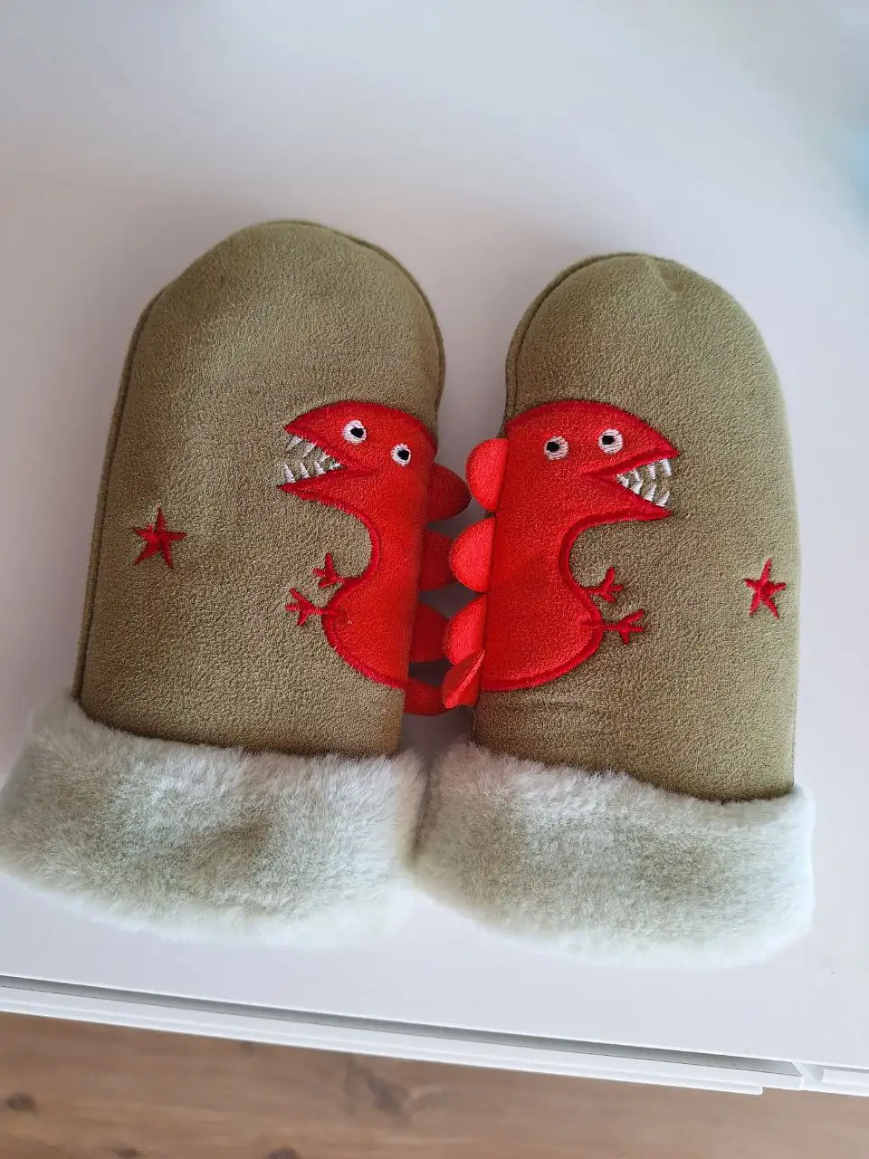 Продажа варежек для детей 4-5 лет - Одежда для детей (Товары для детей) в Сосенский