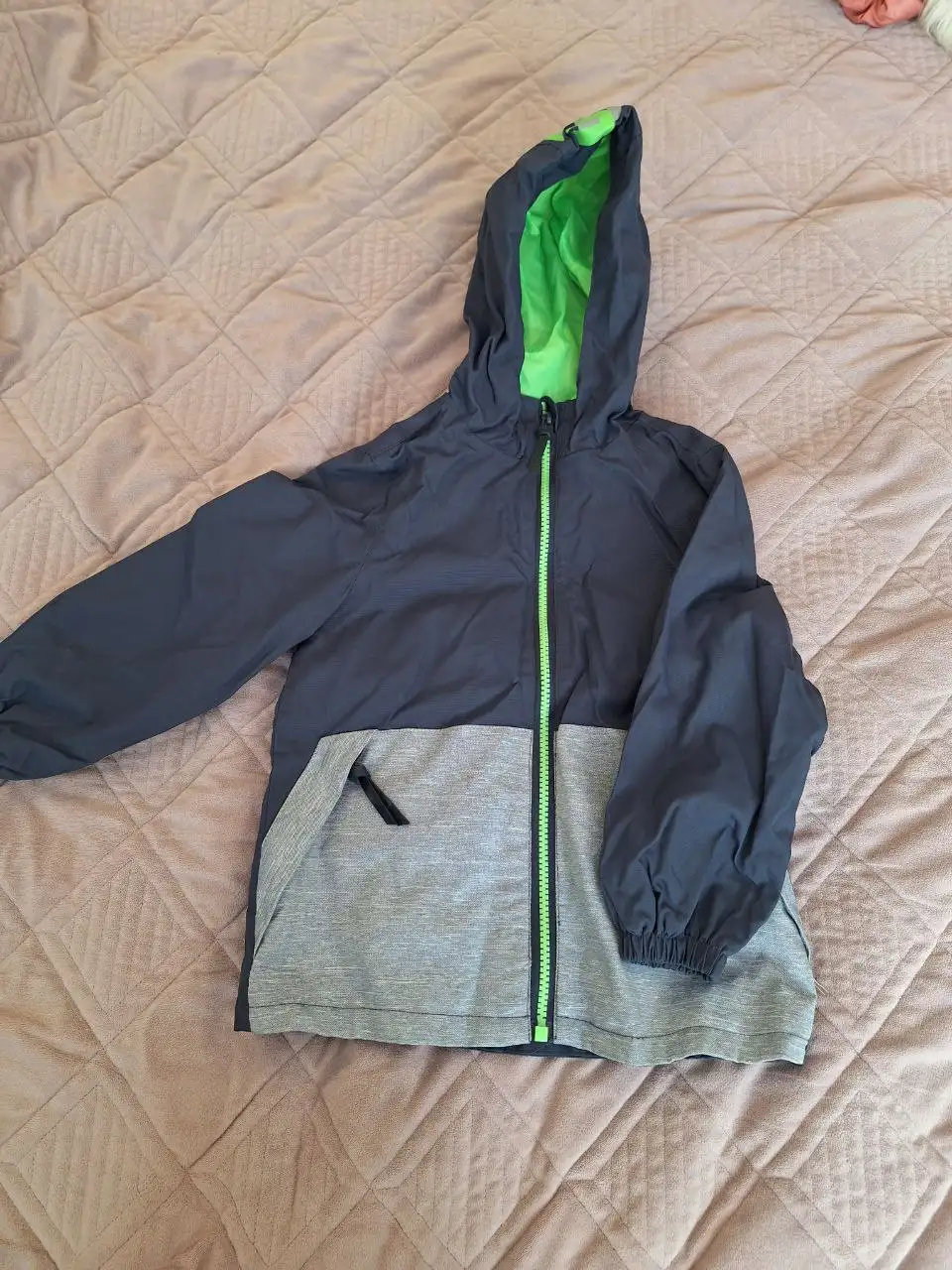 Продажа детских ветровок разных размеров и цветов - Одежда для детей (Товары для детей) в Сосенский