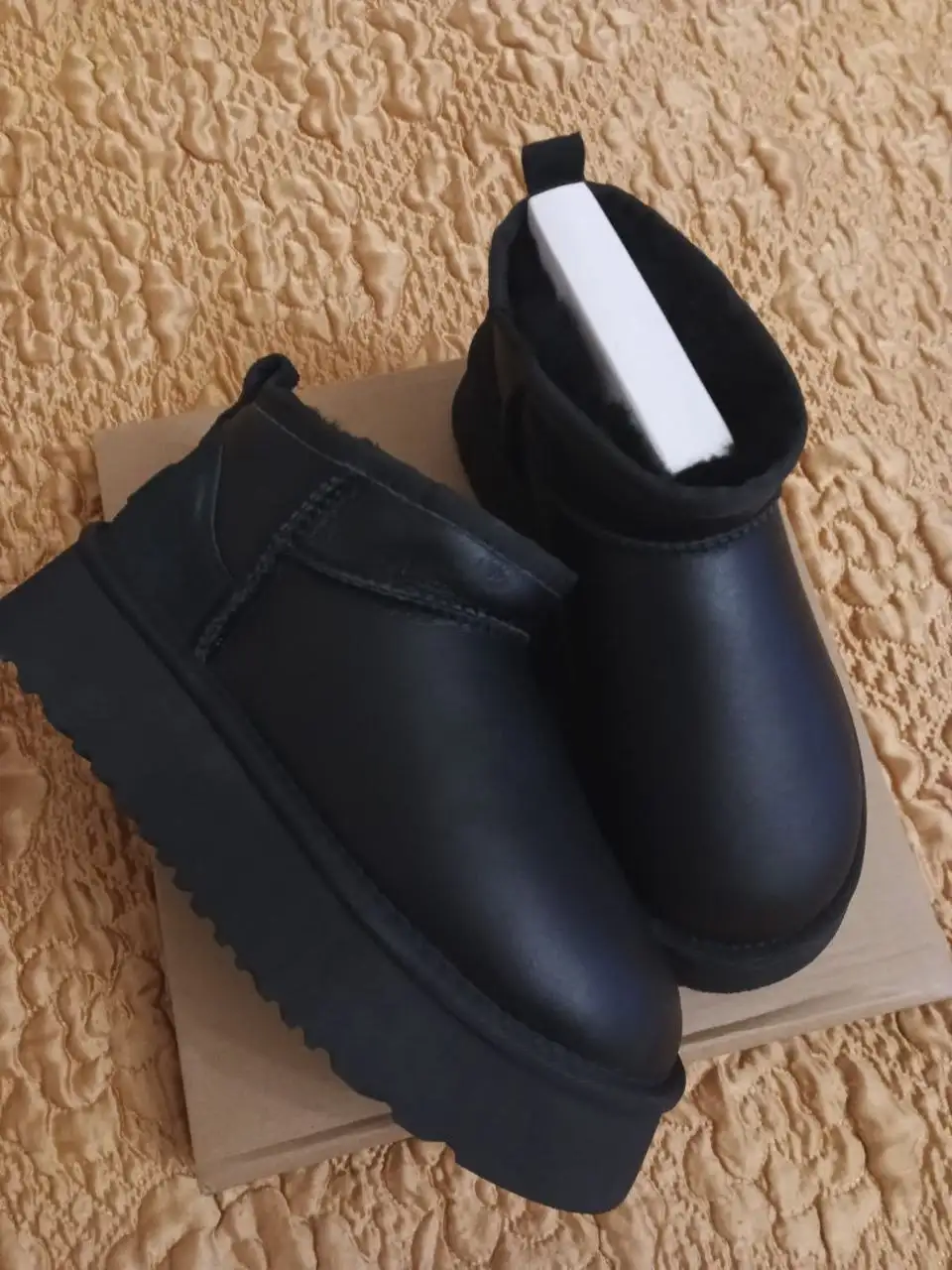 Новые UGG размер 36 из натуральной кожи и овчины - Обувь (Одежда) в Подольск