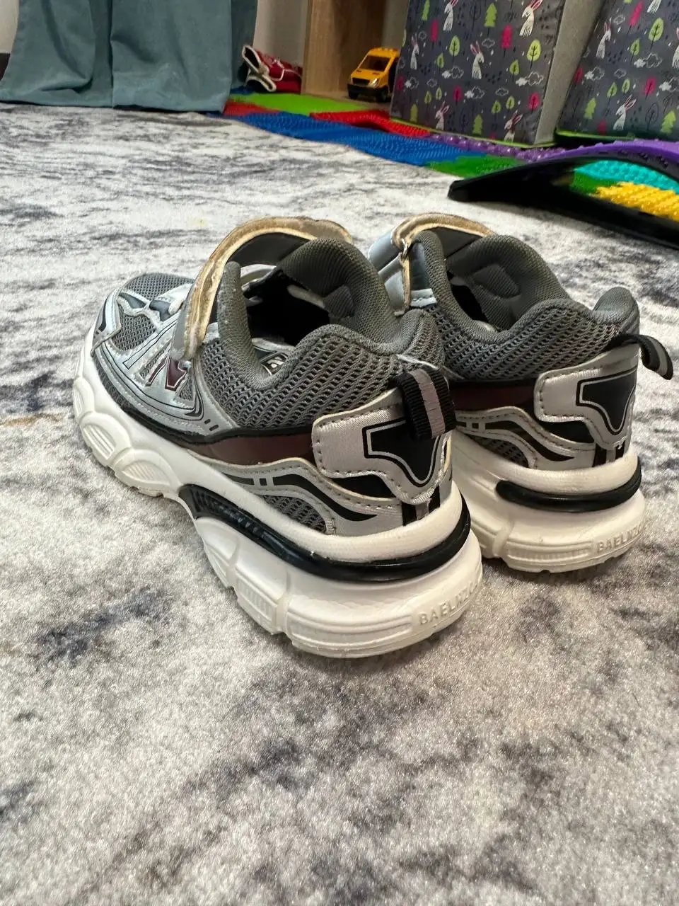 Кроссовки Fess серого цвета размер 34 - Детская обувь (Одежда) в Боброво