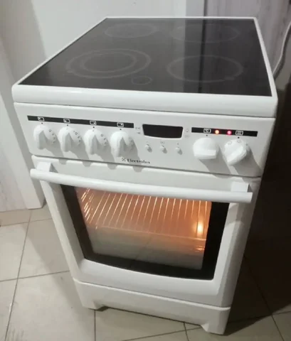 Продам электрическую плиту - Освещение в Подольск