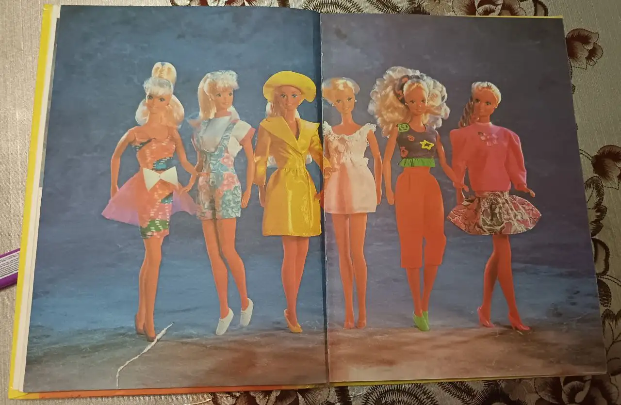 Книга Барби в России и Вавилонская Башня - Книги (Хобби и отдых) в Бутово