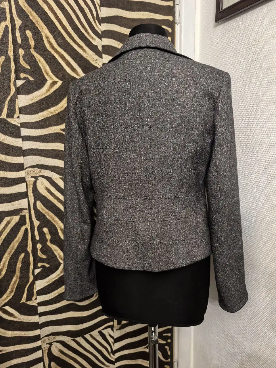 Твидовый жакет 44-46 с кожаным кантом - Верхняя одежда (Одежда) в Неизвестно