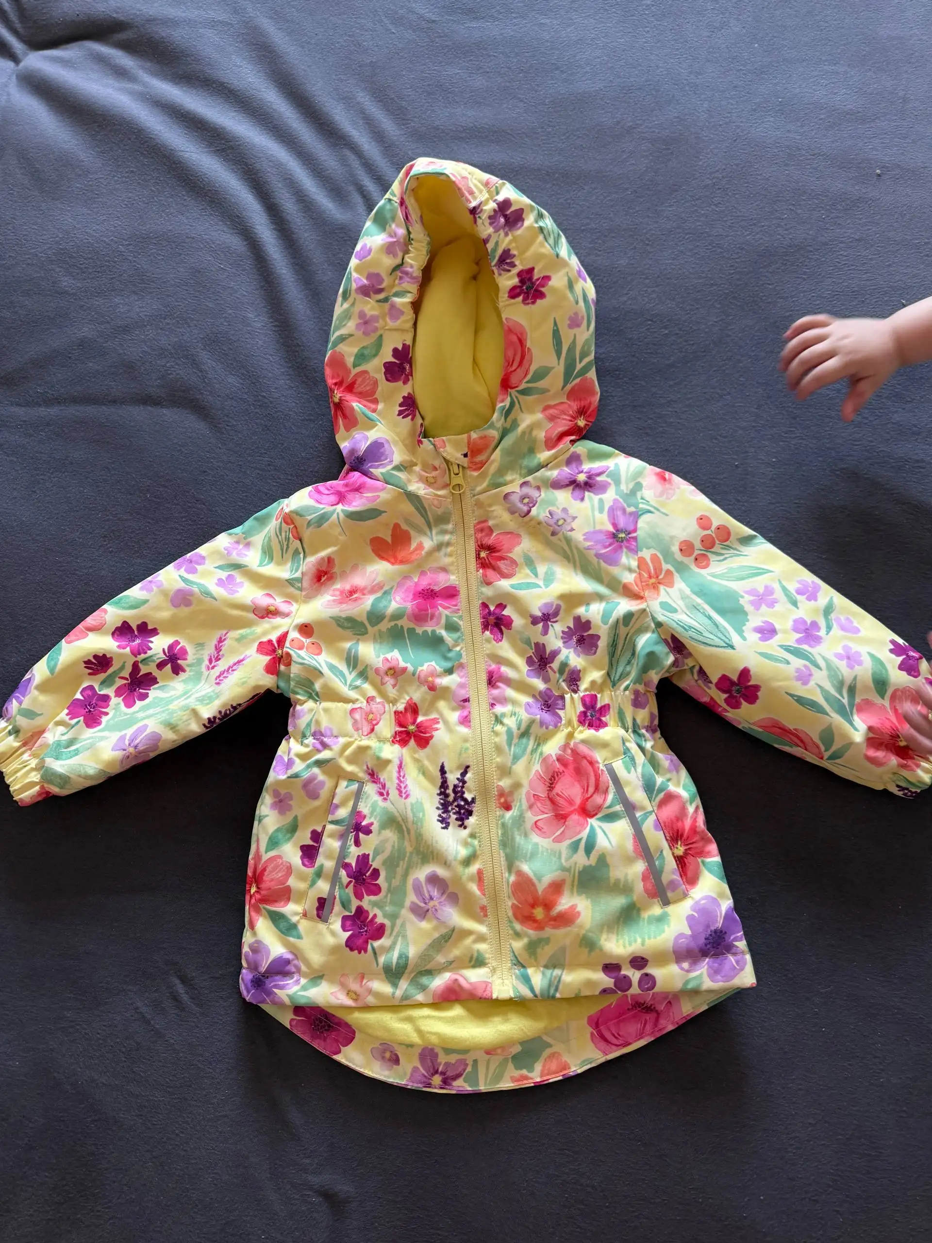 Продажа демисезонных курток и жилетки для девочки - Детская одежда (Товары для детей) в Бутово