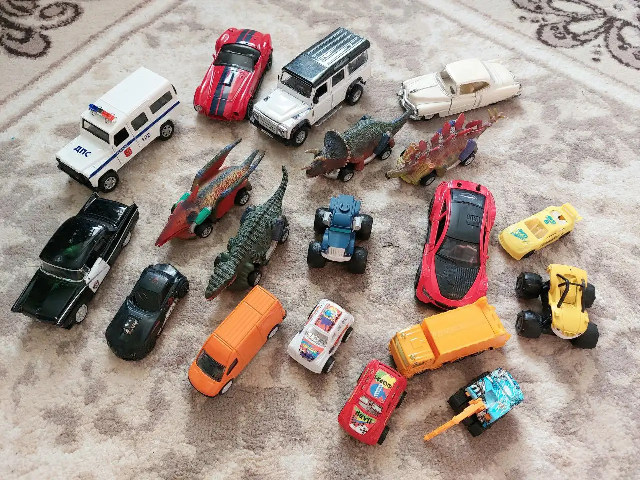Продажа б/у машинок в отличном состоянии - Игрушки (Хобби и отдых) в Одинцово
