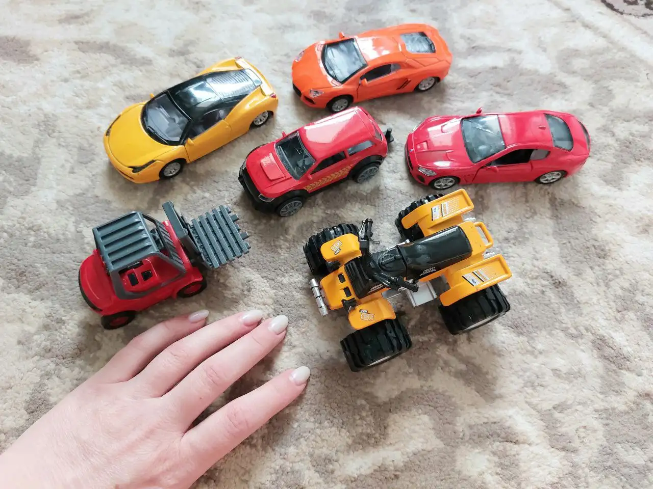 Продажа б/у машинок в отличном состоянии - Игрушки (Хобби и отдых) в Одинцово