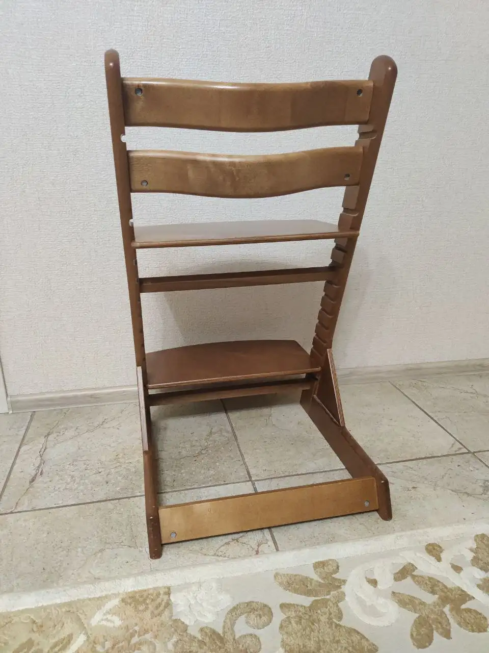 Стул детский регулируемый по высоте с ограничителем - Мебель для детей (Товары для детей) в Родники