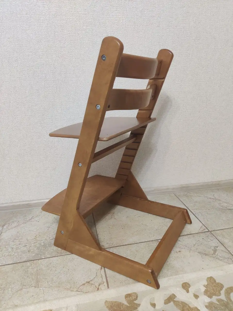 Стул детский регулируемый по высоте с ограничителем - Мебель для детей (Товары для детей) в Родники