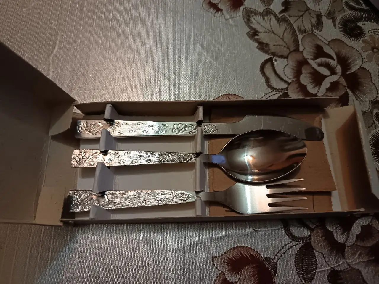 Детский набор, фарфоровая вазочка, столовые приборы, бокалы - Барахолка в Подольск