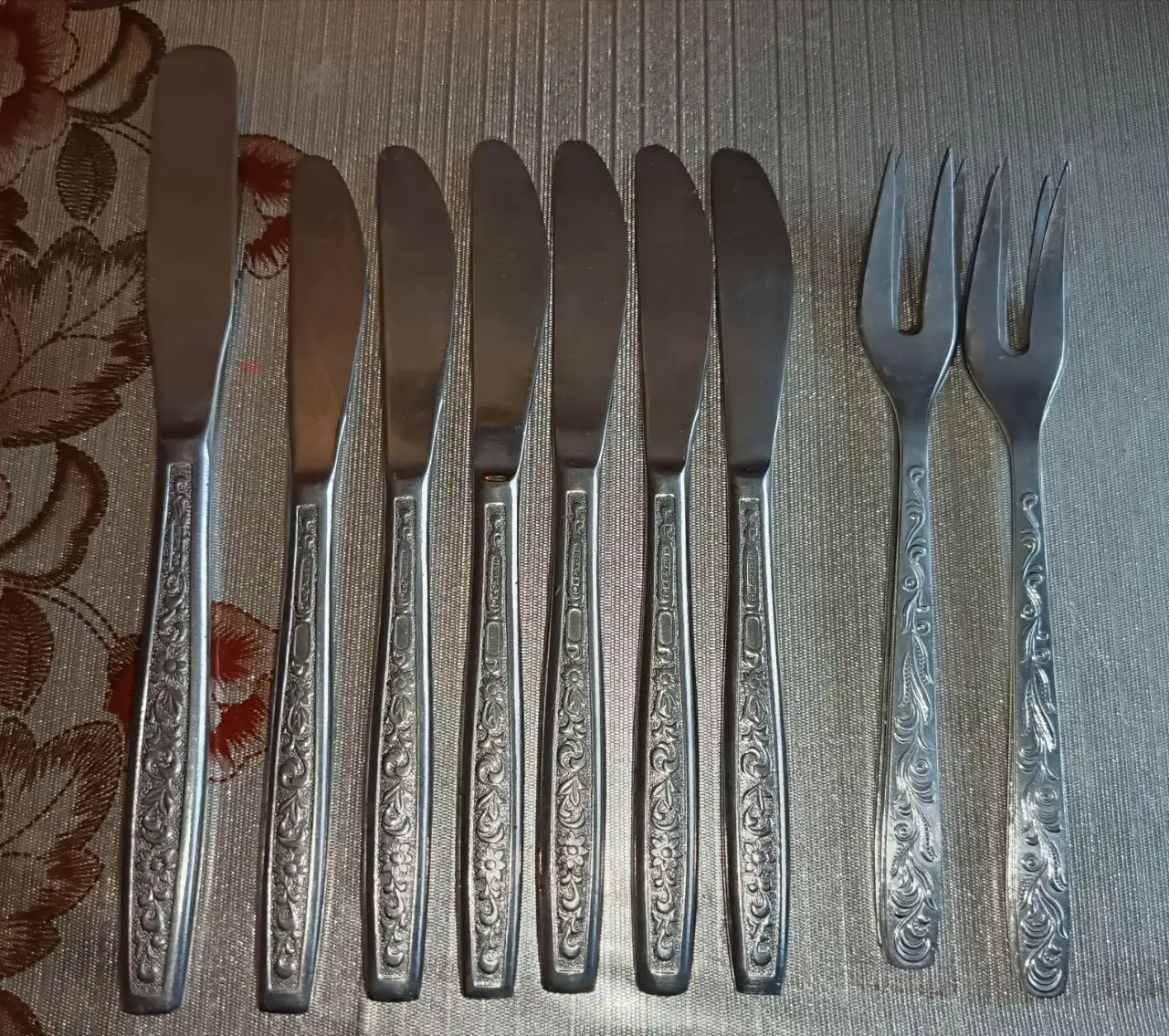 Детский набор, фарфоровая вазочка, столовые приборы, бокалы - Барахолка в Подольск