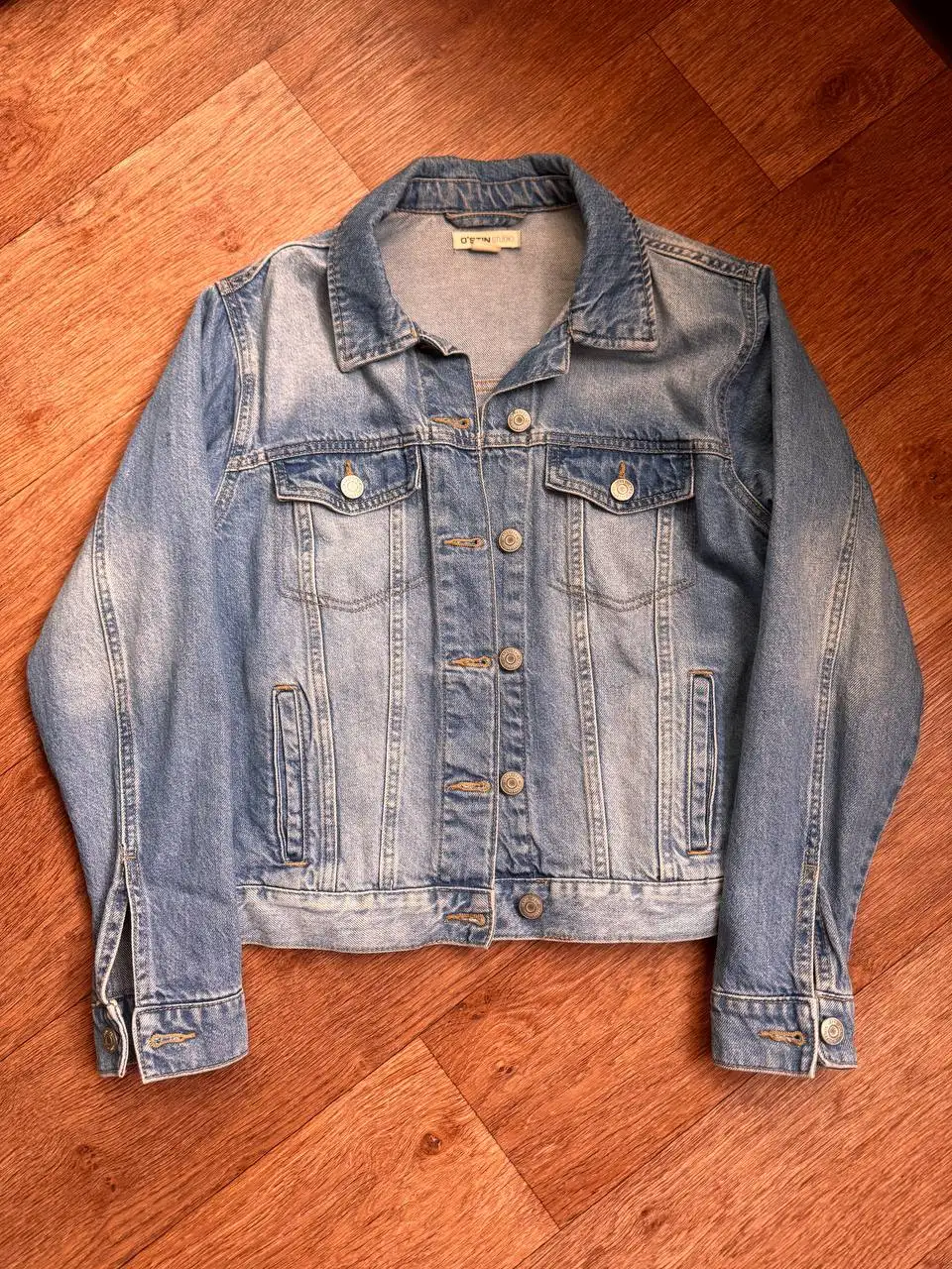 Джинсовка Остин с ярким принтом на спине - Верхняя одежда (Одежда) в Бутово