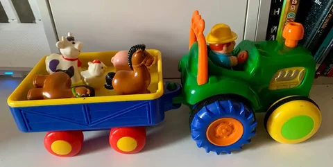 Продажа трактора с неисправными звуками животных и запасной лошадью - Внедорожники в Бутово