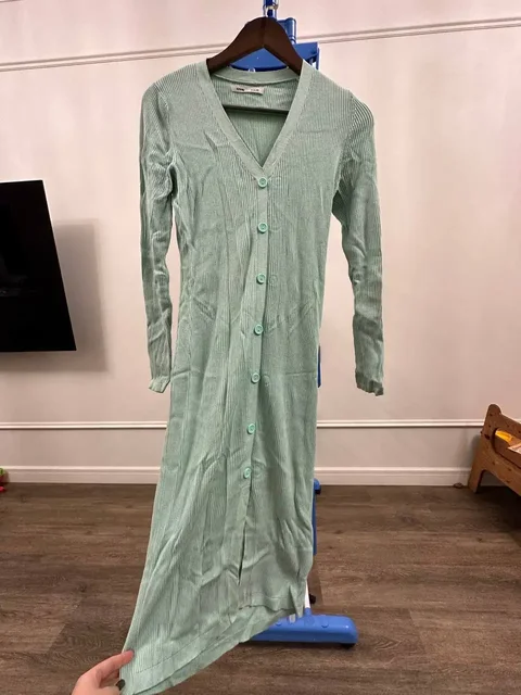 Платья 44 размер атласные оливковые - Тапочки в Москва