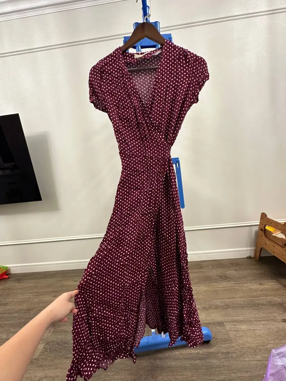 Платья 44 размер атласные оливковые - Платья (Одежда) в Москва