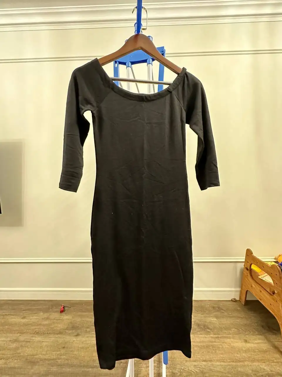 Платья 44 размер атласные оливковые - Платья (Одежда) в Москва