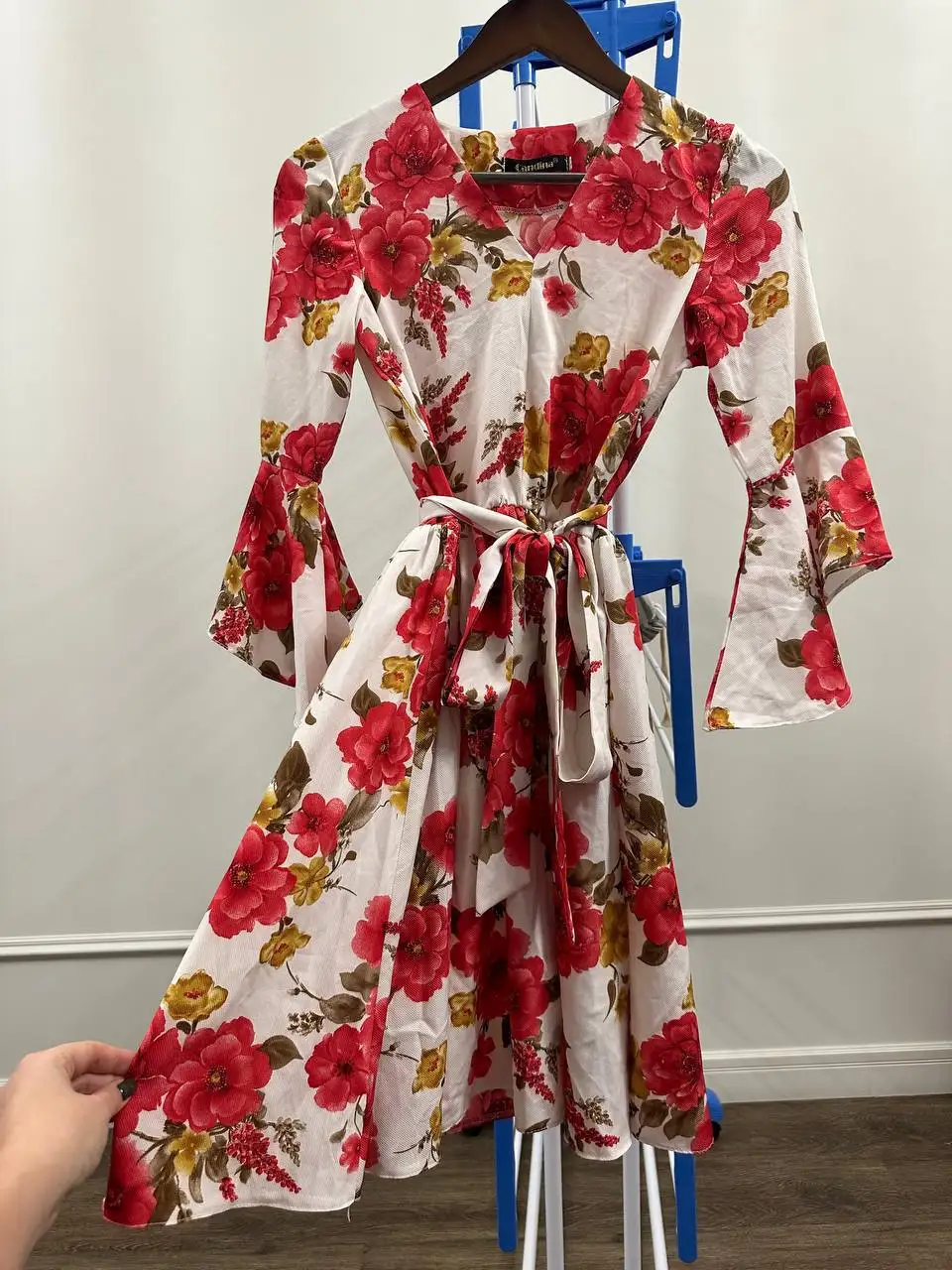 Платья 44 размер атласные оливковые - Платья (Одежда) в Москва