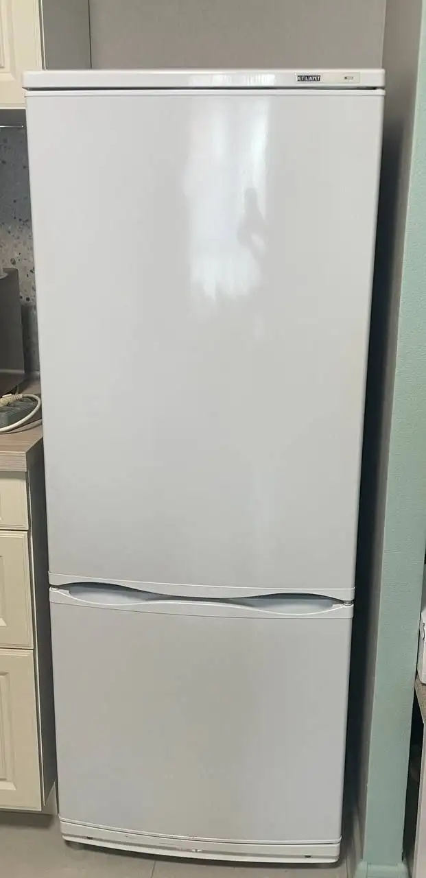 Продажа холодильника Атлант - Бытовая техника (Для дома и дачи) в Неизвестно