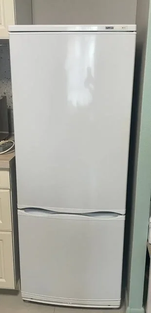 Продажа холодильника Атлант - Бытовая техника в Неизвестно