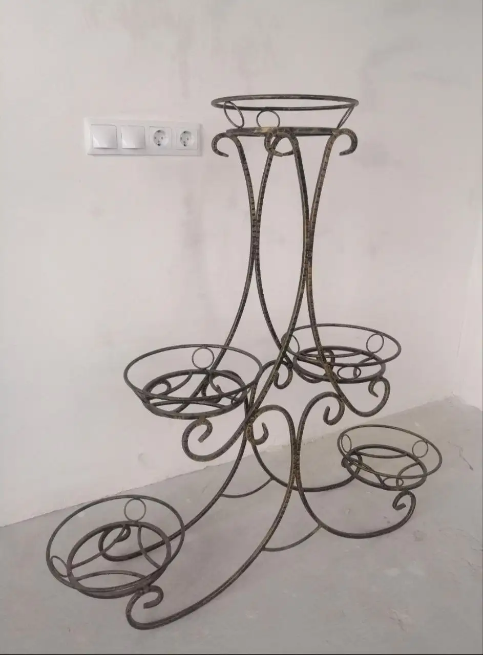 Подставка для пяти цветочных горшков из кованого золоченного металла - Садовый инвентарь (Для дома и дачи) в Подольск