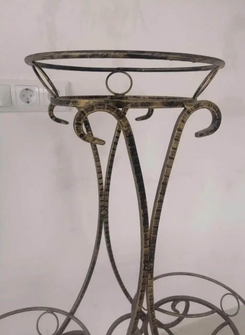 Подставка для пяти цветочных горшков из кованого золоченного металла - Садовый инвентарь (Для дома и дачи) в Подольск