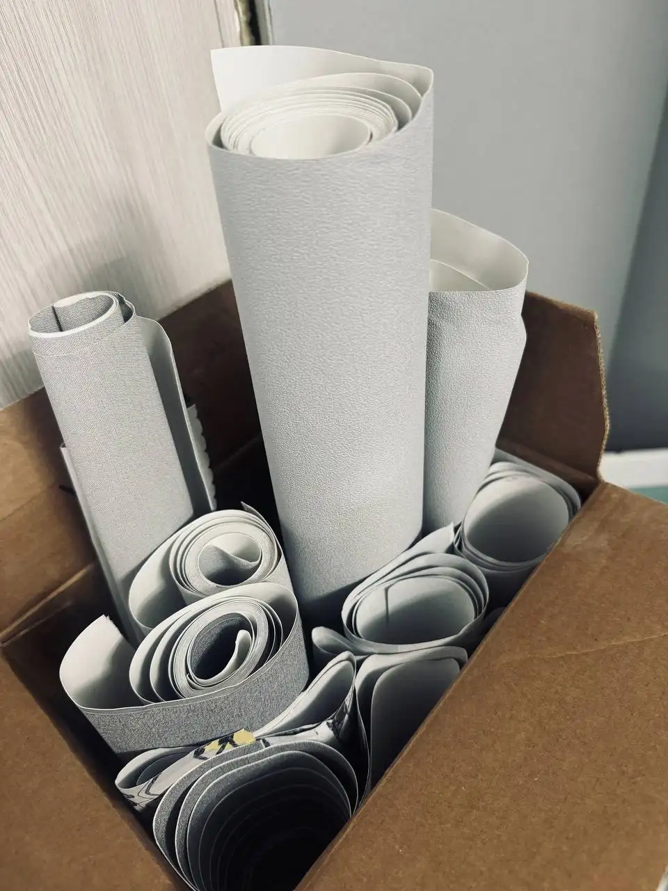 Отдам обои для дачи - Строительные материалы (Для дома и дачи) в Бутово