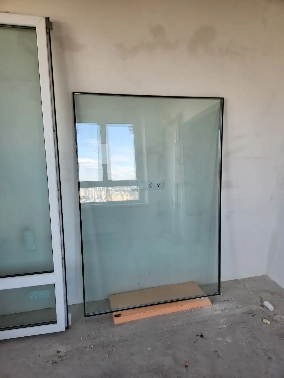 Балконное остекление от застройщика с тонированными и прозрачными стеклами - Строительные материалы (Барахолка) в Южная Битца