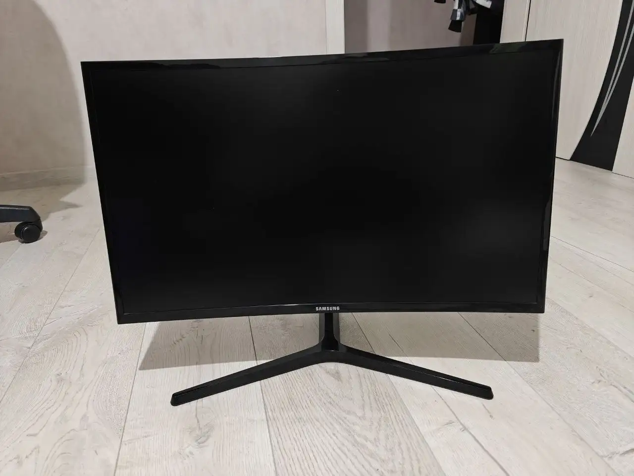 Монитор Samsung 27" C27F396FHI в идеальном состоянии - Мониторы (Электроника) в Неизвестно