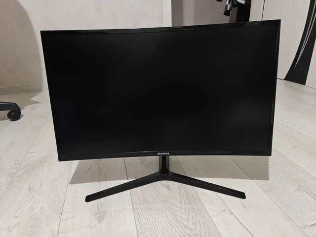 Монитор Samsung 27" C27F396FHI в идеальном состоянии - Мониторы в Неизвестно