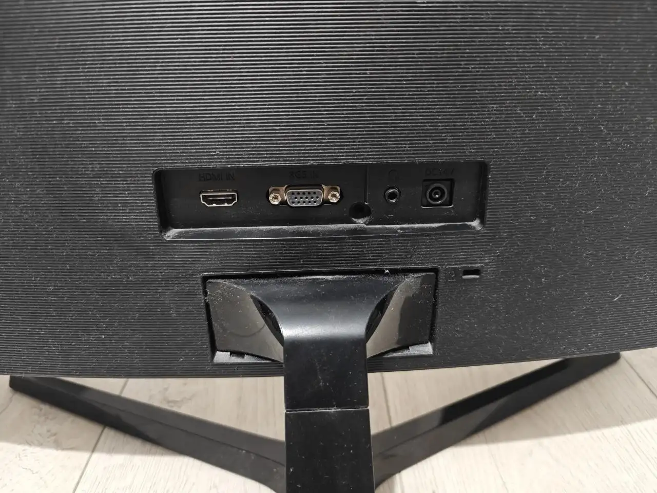 Монитор Samsung 27" C27F396FHI в идеальном состоянии - Мониторы (Электроника) в Неизвестно