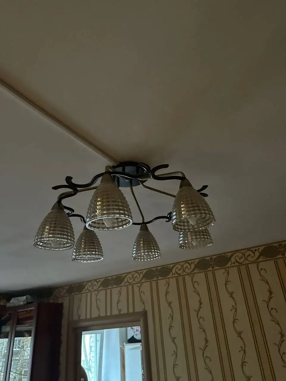Люстра бесплатно - Барахолка в Неизвестно
