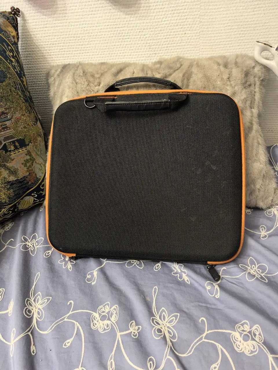 Новая сумка для ноутбука с жесткой формой - Аксессуары для компьютеров (Электроника) в Бутово