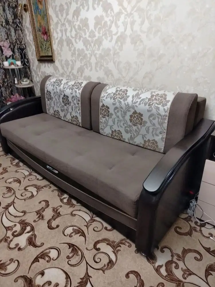 Продаётся диван в жрогем состоянии - Мебель (Для дома и дачи) в Подольск