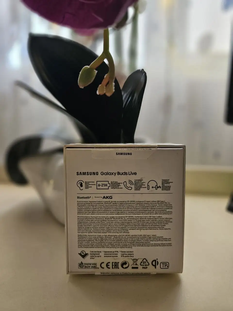 Наушники с кейсом и коробкой - Электроника в Неизвестно