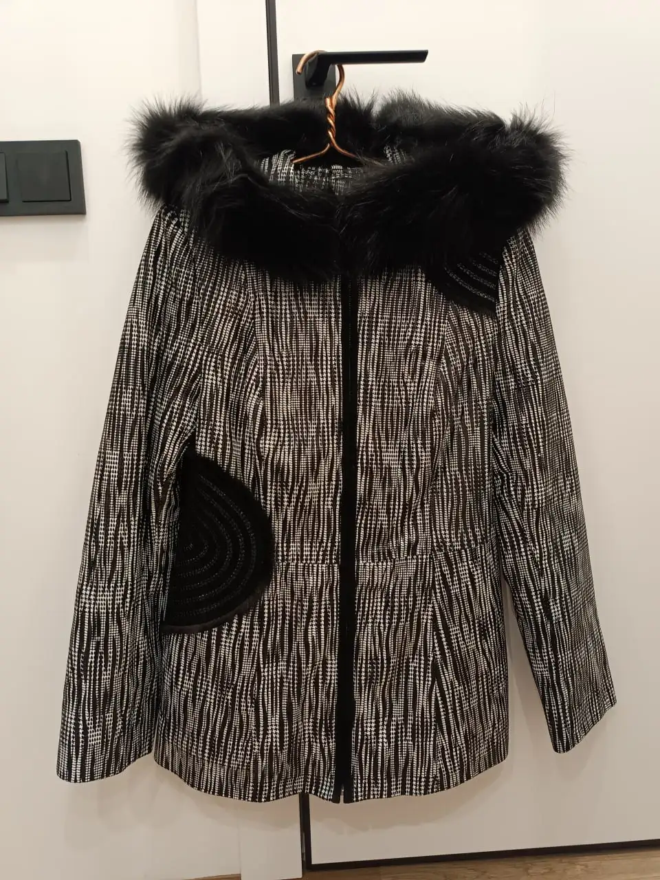 Куртка натуральная кожа с меховым капюшоном 46 размер - Верхняя одежда (Одежда) в Подольск