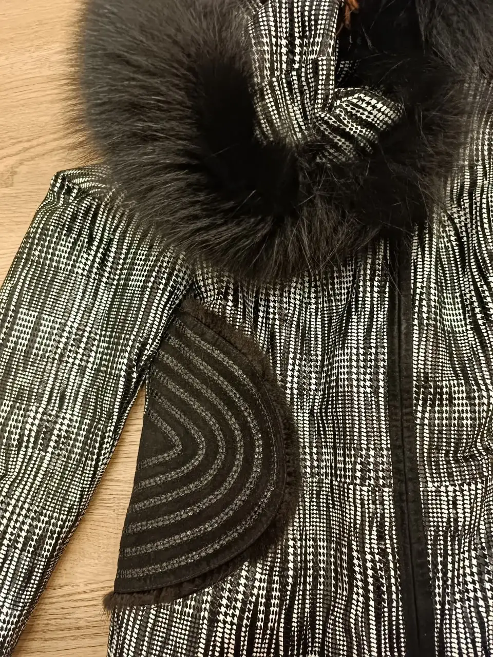 Куртка натуральная кожа с меховым капюшоном 46 размер - Верхняя одежда (Одежда) в Подольск