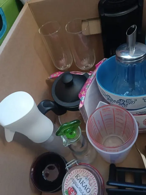 Коробка разной посуды без сколов и трещин - Инструменты в Москва