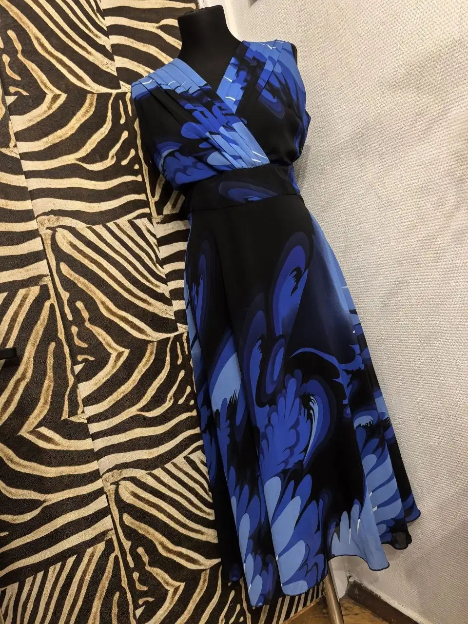 Шифоновое платье 48 размера - Женская одежда (Одежда) в Москва