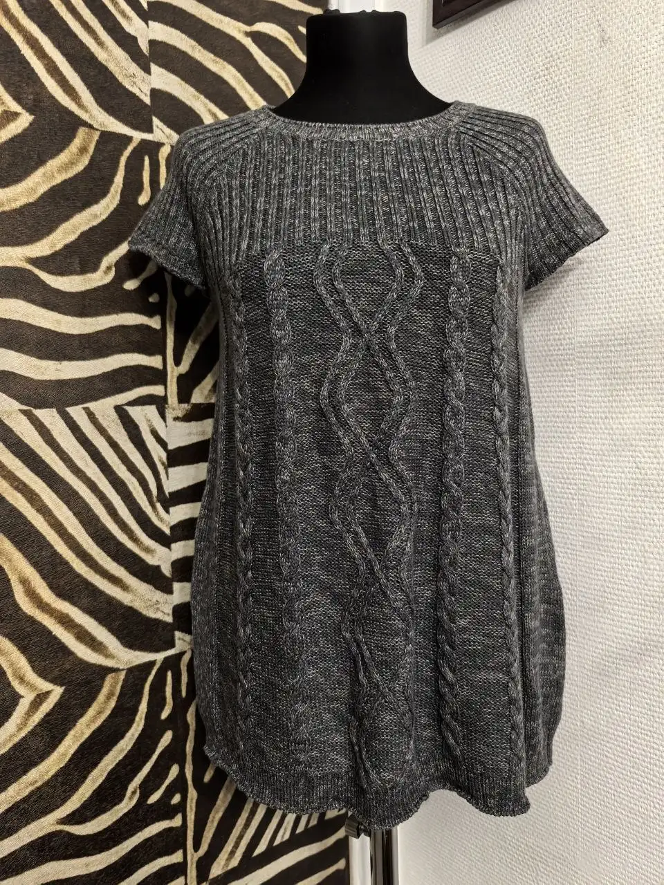 Джемпер безрукавка 46-48 свободного кроя - Одежда в Неизвестно