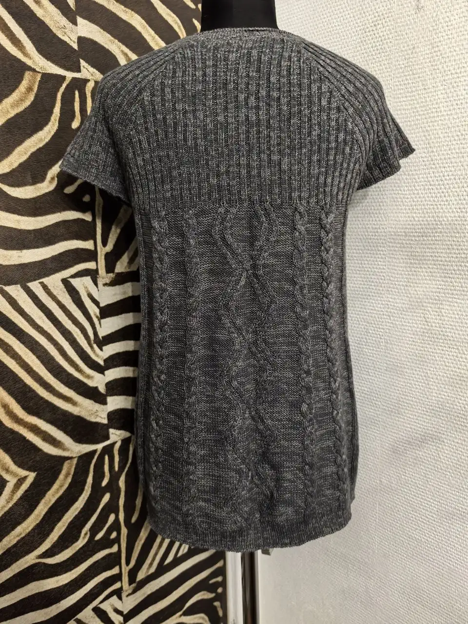 Джемпер безрукавка 46-48 свободного кроя - Одежда в Неизвестно