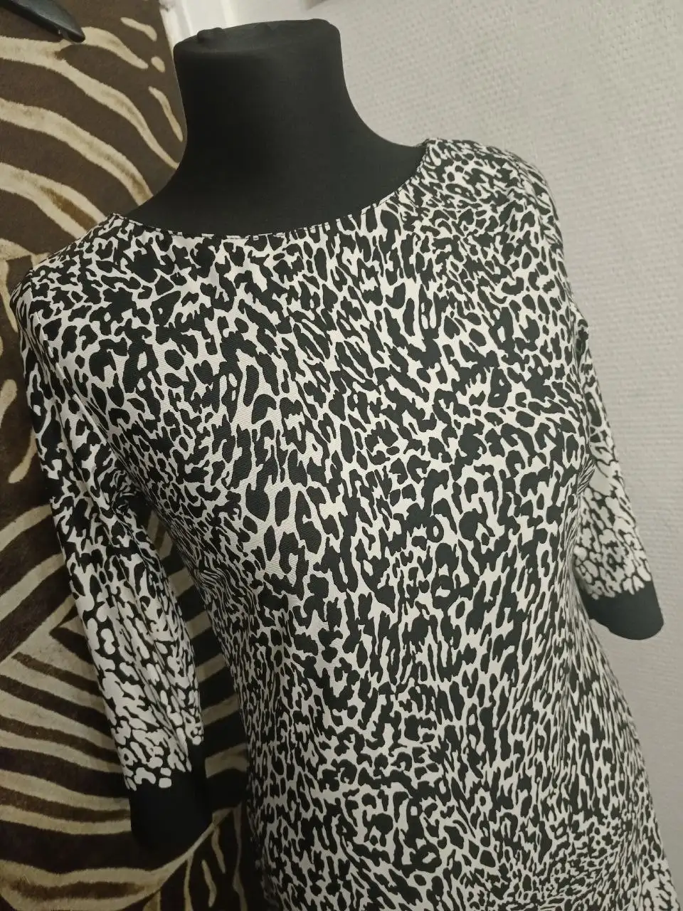 Платье с черно-белым принтом 44-46 - Платья (Одежда) в Сходненская