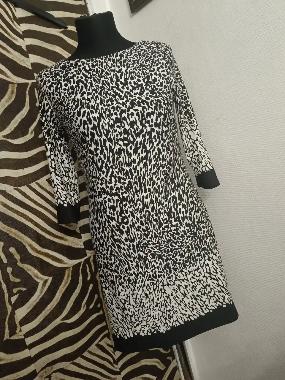 Платье с черно-белым принтом 44-46 - Платья (Одежда) в Сходненская