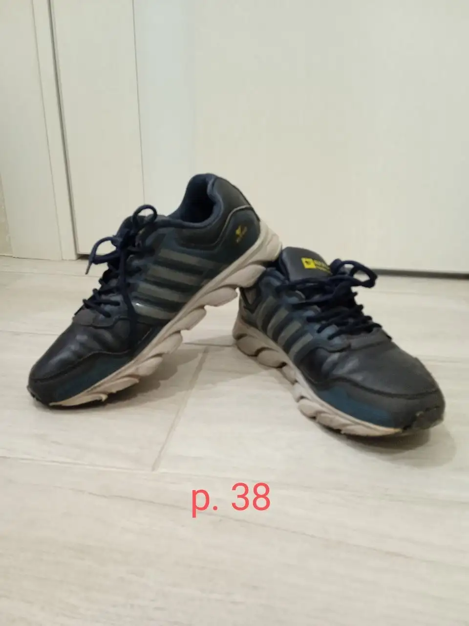 Продажа обуви: полуботинки и кроссовки - Обувь (Одежда) в Подольск