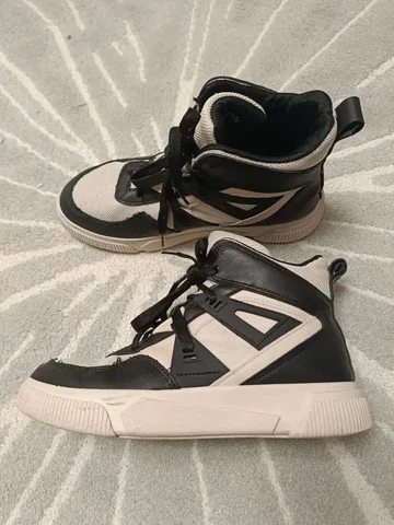 Кроссовки демисезонные 38 размер - частное объявление в Московский