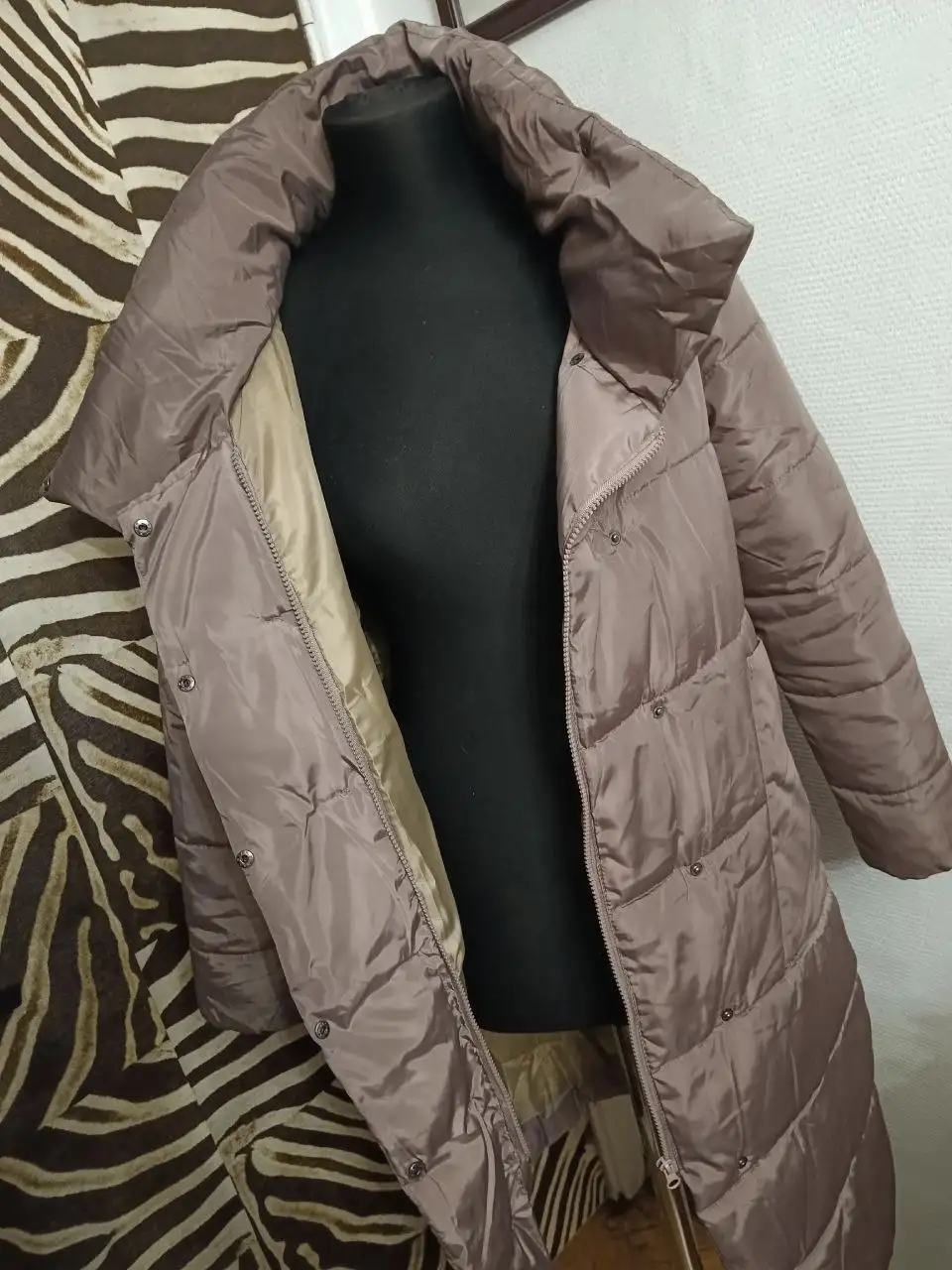 Пуховик женский длинный 46-48 - Верхняя одежда (Одежда) в Москва